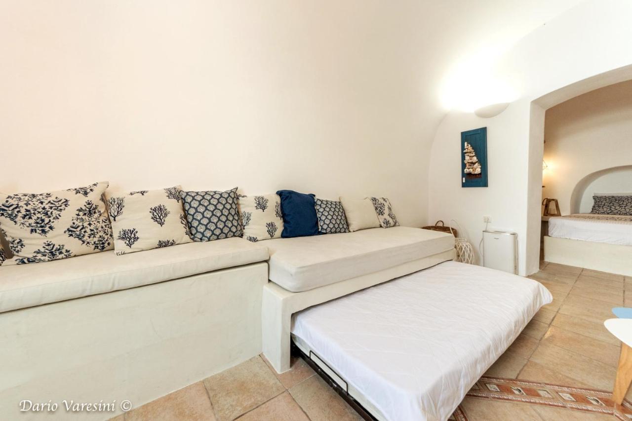 Villa Santorinian Lava House à Pýrgos Extérieur photo