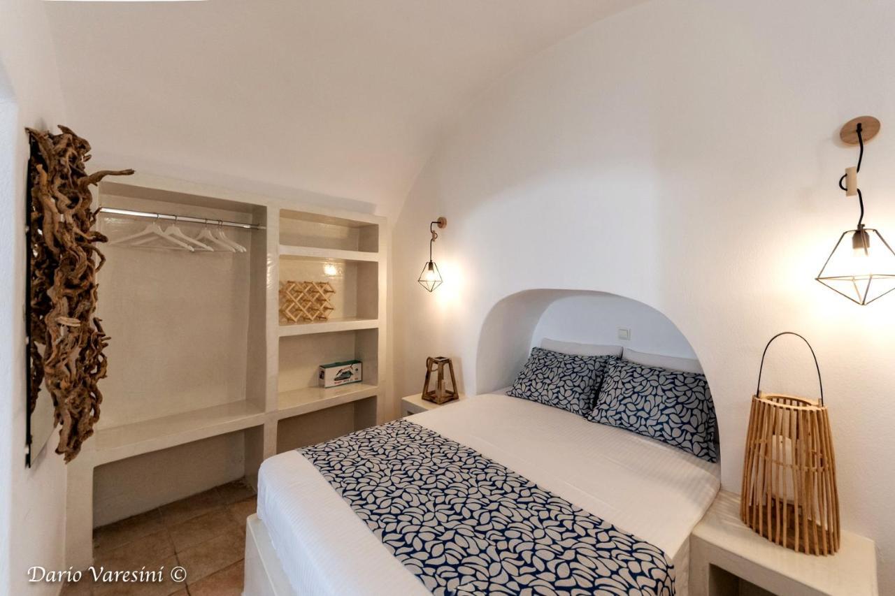 Villa Santorinian Lava House à Pýrgos Extérieur photo