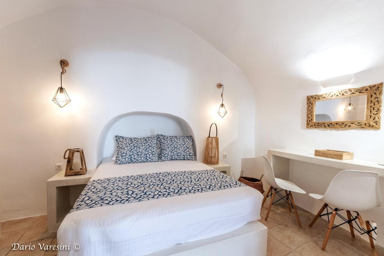 Villa Santorinian Lava House à Pýrgos Extérieur photo